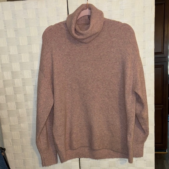 Urban Outfitters Sweaters - Urban Outfitters Blush Knit Sweater oversized small